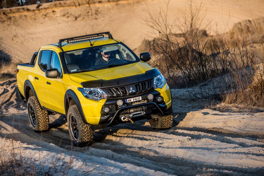  Mitsubishi L200 Monster Concept 2016 года  (фото 15 из 30)